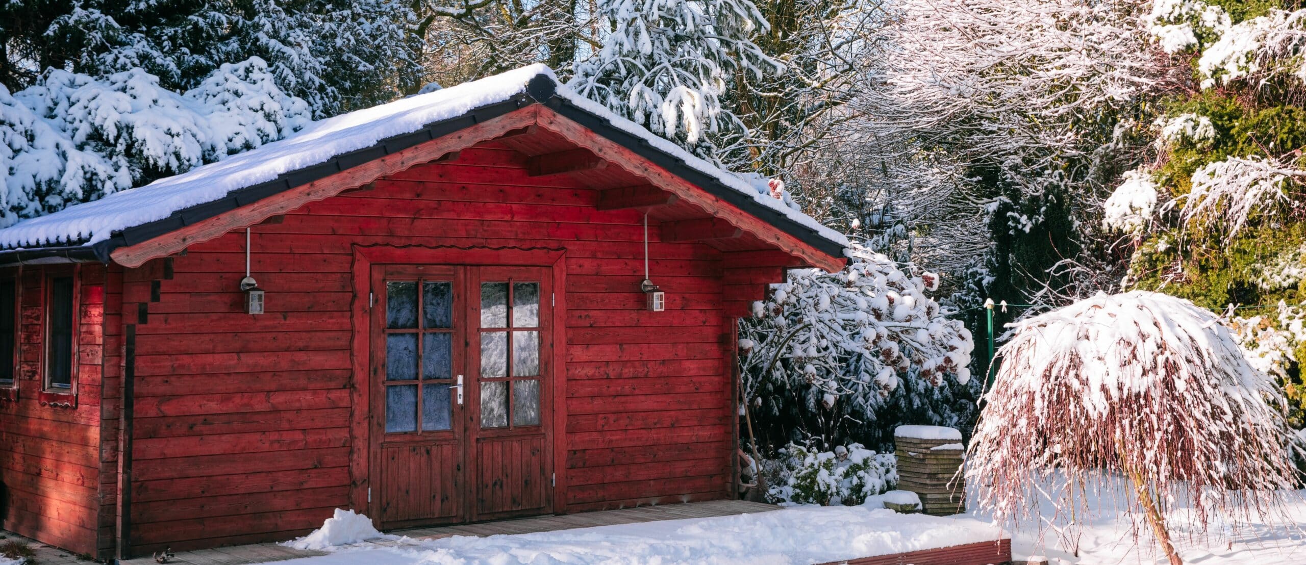 Готовим дачу к зиме: 10 шагов для спокойной зимовки и легкой весны