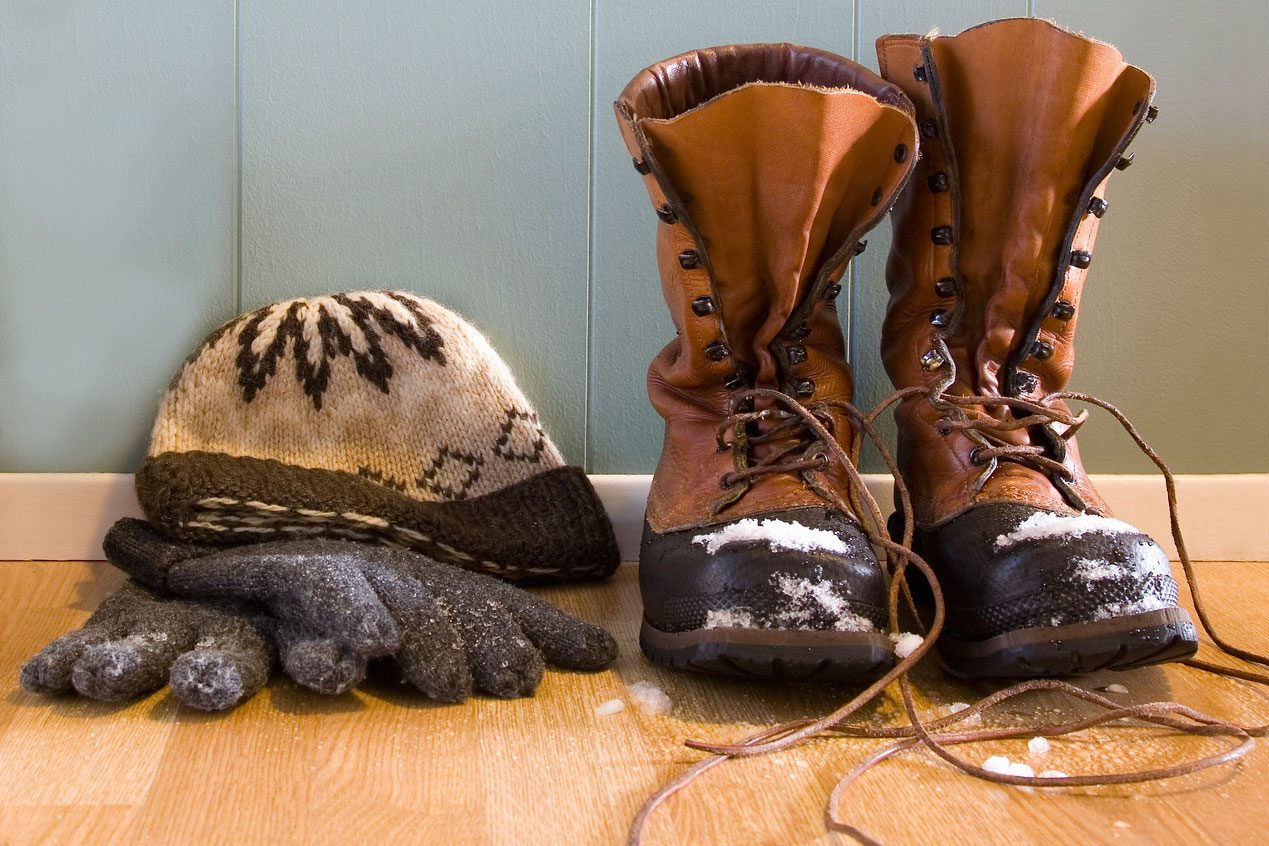 Отделка прихожей: выбираем материалы для защиты от снега, соли и грязи