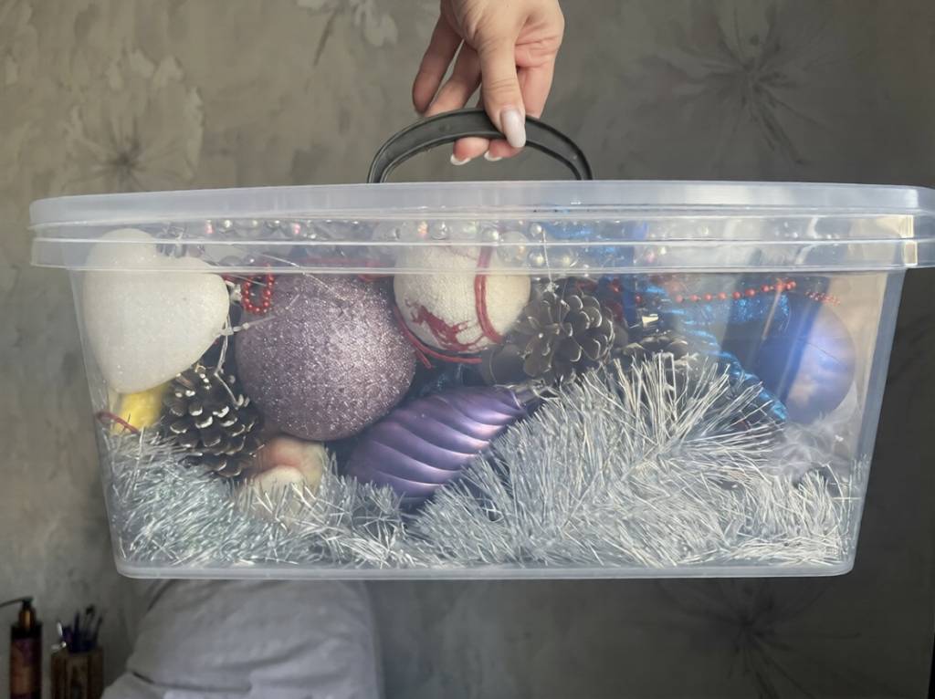 Как хранить новогодние украшения