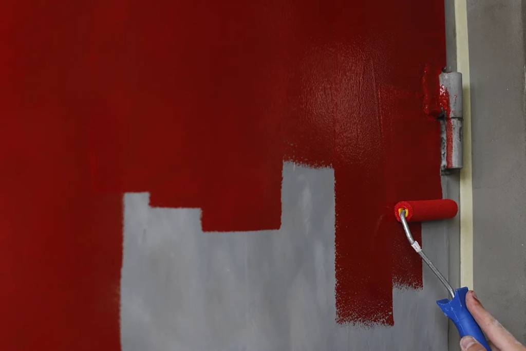 Как покрасить старую металлическую дверь